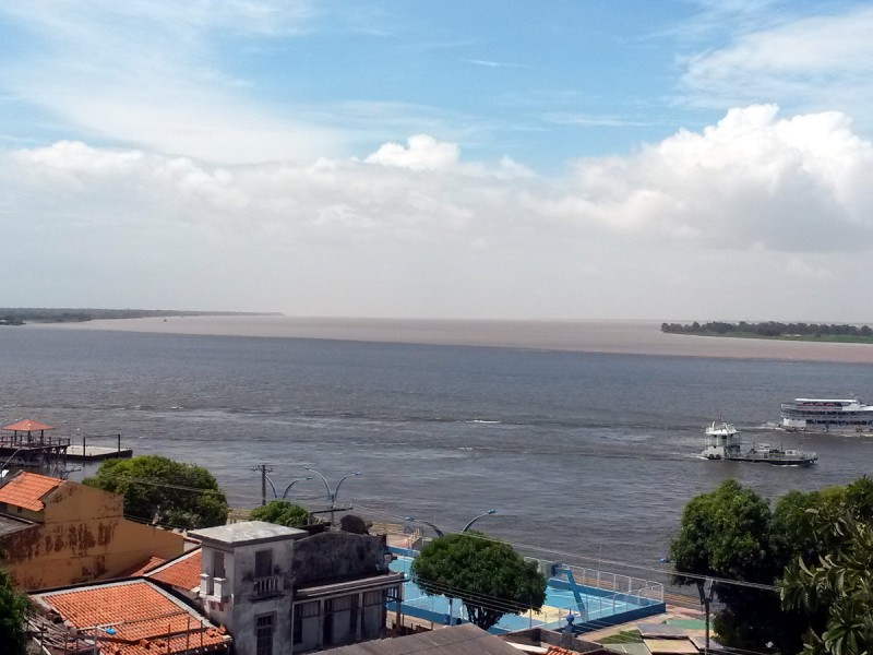 O encontro das águas dos rios Tapajós e Amazonas, em Santarém. Foto: Giovanny Vera/InfoAmazônia