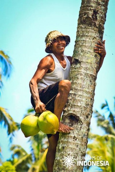 “Those young coconuts look fresh?” “Oh, please take one if you like” “Thank you so much. Why don’t you just drop them down? Seems heavy to carry like that” “Don’t you see that few kids play under these trees? I am worry these coconuts would hit them.” Photo from Humans of Indonesia Facebook page