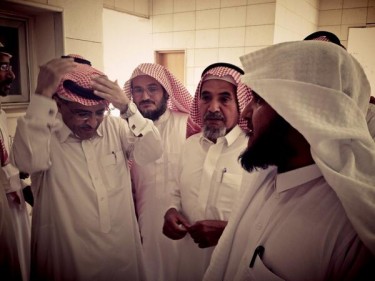 al-Qahtani (left) and al-Hamid (third on left) right before the session. via @DrRAYQ