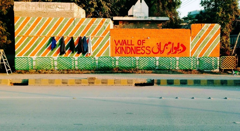 Wall of kindness in Peshawar. Photo by: Serve Mankind Facebook Page