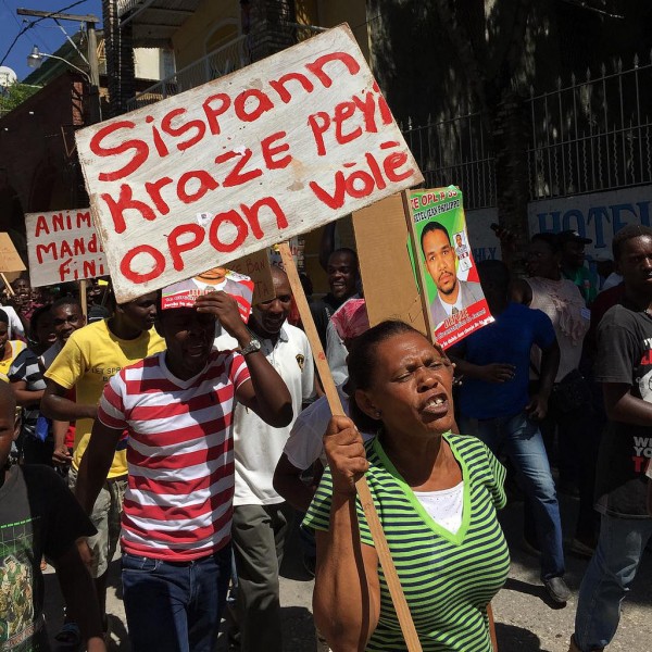 Post-elections protest, Jacmel, #Haiti, August 2015. Photo by Georgia Popplewell, used under a CC BY-NC-SA 2.0 license. 