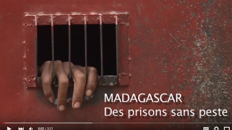 capture d'écran d'un reportage vidéo sur les prisons à Madagascar 