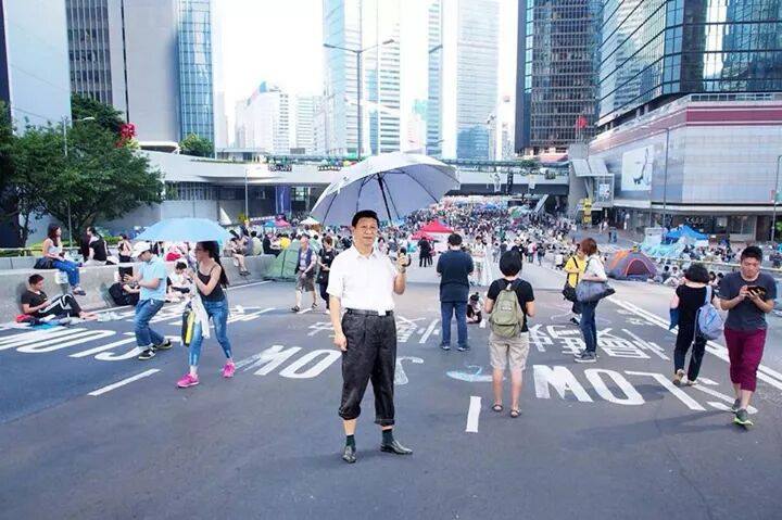Xi sur le site de la manifestation à Admiralty. Image source: Leung Pak Kin via Facebook 100most.