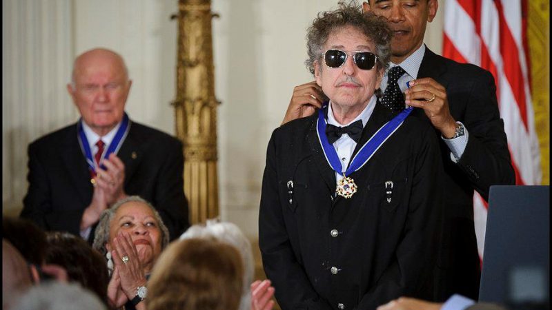 President Obama presents Bob Dylan with a Medal of Freedom, May 2012 (NASA/Bill Ingalls) From Public Domain