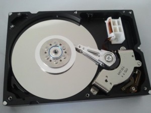 Vue d'ensemble de l'intérieur d'un disque dur