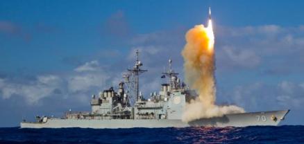Tir d’un missile Sm-3 depuis le croiseur USS Lake Erie