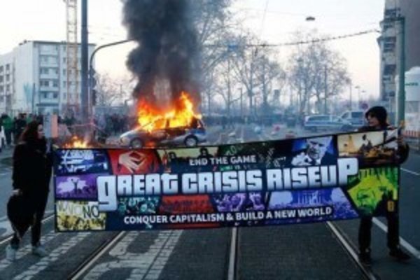 Des émeutes éclatent près du nouveau siège de la BCE, la situation dégénère